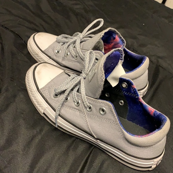 Women’s converse size 6 - Picture 2 of 5
